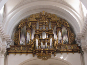 Картинка интерьер убранство +роспись+храма алтарь