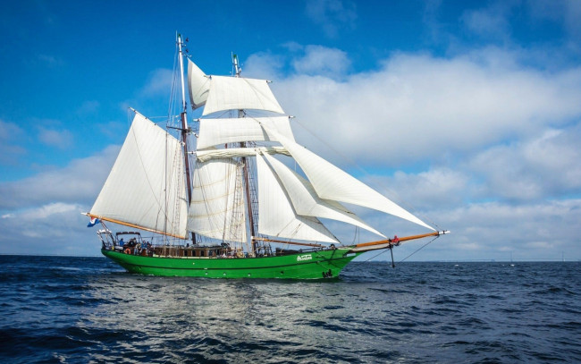 Обои картинки фото корабли, парусники, водоем, облака