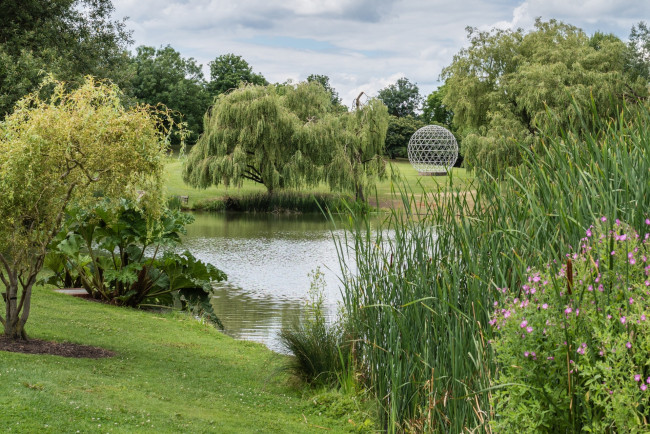 Обои картинки фото англия, природа, парк, водоем, растения, постройка