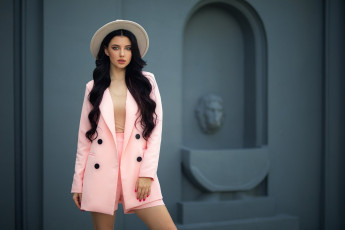 Картинка девушки -+брюнетки +шатенки брюнетка шляпа поза