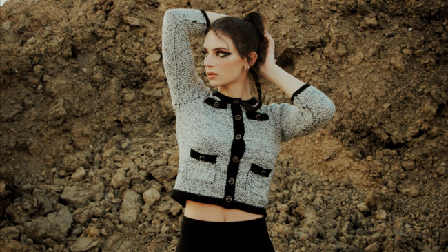 Обои картинки фото девушки, - брюнетки,  шатенки, брюнетка, взгляд