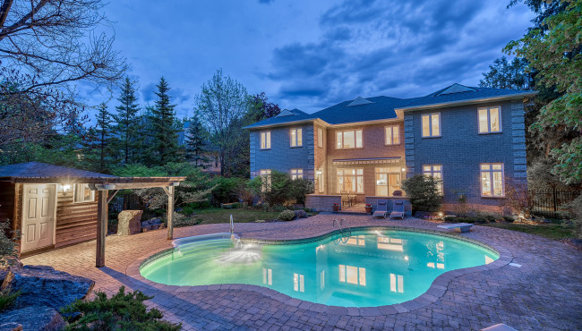 Обои картинки фото города, - здания,  дома, вилла, вечер, бассейн, освещение, архитектура, особняк, терраса