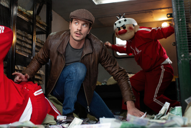 Обои картинки фото майор гром,  чумной доктор ,  2021 , кино фильмы,  чумной доктор, майор, гром, чумной, доктор, боевик, криминал, детектив, тихон, жизневский, кадры, кино, фильмы