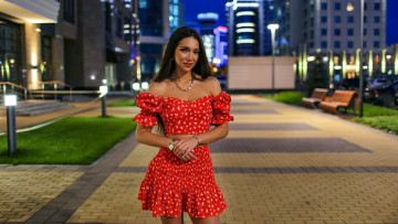 Картинка девушки -+брюнетки +шатенки richard duke женщины темные волосы длинные прямые смотрит на зрителя ожерелье голые плечи красная одежда улице ночь