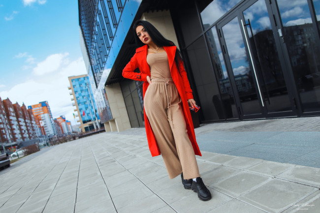 Обои картинки фото красотка, девушки, - брюнетки,  шатенки, девушка, женщина, брюнетка, темноволосая, сексуальная, модель, звезда, позирует, разная, обувь, верхняя, стильная, одежда, нижнее, эротическое, бельё, трусы, лифчик, колготки, чулки, аксессуары, макияж, и, множество, элементов, на, фотографии