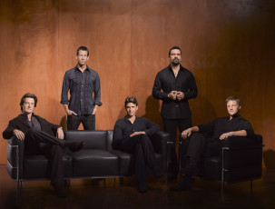 Картинка кино+фильмы desperate+housewives мужчины мужья диван кресло сериал