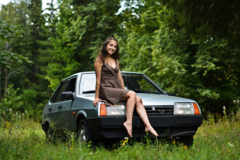 Картинка девушка+и+авто автомобили -авто+с+девушками девушка женщина шатенка темноволосая сексуальная модель звезда позирует разная обувь верхняя стильная одежда нижнее эротическое бельё трусы лифчик колготки чулки аксессуары макияж и множество элементов на фотографии