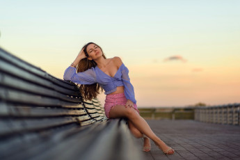 Картинка сексуальная+девушка девушки -+брюнетки +шатенки девушка женщина шатенка темноволосая сексуальная модель звезда позирует разная обувь верхняя стильная одежда нижнее эротическое бельё трусы лифчик колготки чулки аксессуары макияж и множество элементов на фотографии