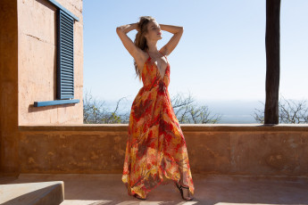 Картинка сексуальная+девушка девушки -+брюнетки +шатенки девушка женщина шатенка темноволосая сексуальная модель звезда позирует разная обувь верхняя стильная одежда нижнее эротическое бельё трусы лифчик колготки чулки аксессуары макияж и множество элементов на фотографии