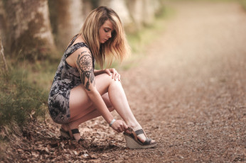 Картинка сексуальная+девушка девушки -+блондинки +светловолосые девушка женщина блондинка светловолосая сексуальная модель звезда позирует разная обувь верхняя стильная одежда нижнее эротическое бельё трусы лифчик колготки чулки аксессуары макияж и множество элементов на фотографии