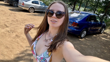 Картинка автомобили -авто+с+девушками volkswagen polo