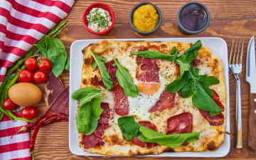 обоя еда, пицца, прямоугольная, помидоры, черри, шпинат, перчик