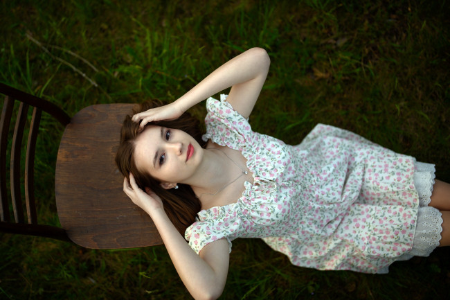 Обои картинки фото сексуальная девушка, девушки, - брюнетки,  шатенки, девушка, женщина, шатенка, темноволосая, сексуальная, модель, звезда, позирует, разная, обувь, верхняя, стильная, одежда, нижнее, эротическое, бельё, трусы, лифчик, колготки, чулки, аксессуары, макияж, и, множество, элементов, на, фотографии