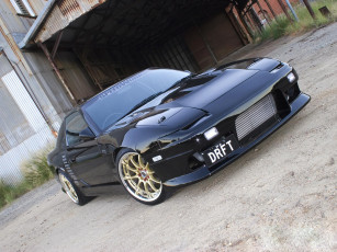 Картинка автомобили nissan datsun