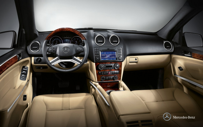 Обои картинки фото автомобили, спидометры, торпедо, mercedes-benz