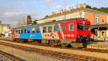 Картинка техника электрички перрон станция электропоезд