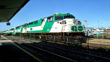 Картинка техника поезда станция перрон пути ограда локомотив вагоны