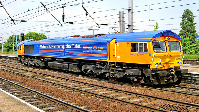 Обои картинки фото техника, локомотивы, перрон, станция, локомотив