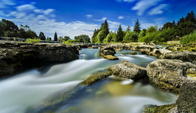 Обои картинки фото природа, реки, озера, лес, река, камни, пороги, облака