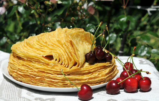 Обои картинки фото еда, блины, оладьи, черешни