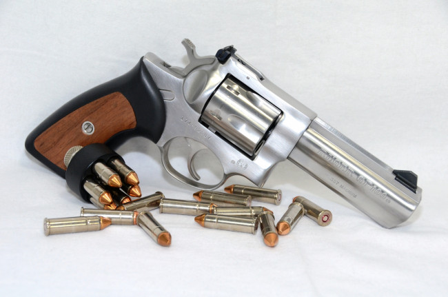 Обои картинки фото оружие, револьверы, барабан, пули