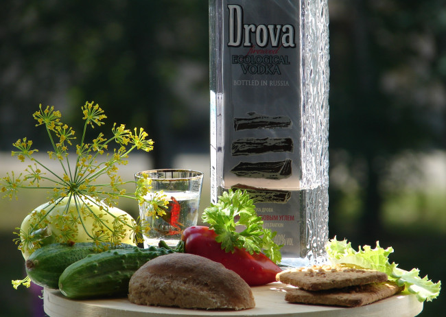 Обои картинки фото еда, натюрморт, овощи, водка