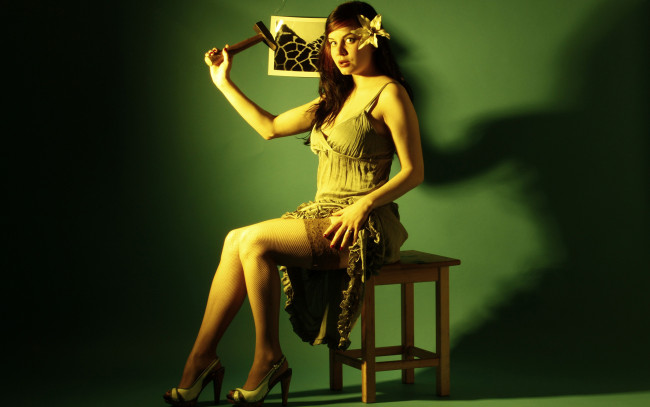 Обои картинки фото девушки, -unsort , брюнетки,  шатенки, молоток