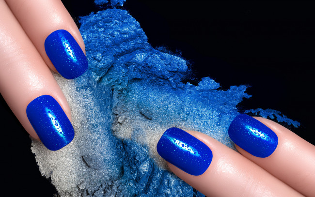 Обои картинки фото разное, руки, пальцы, фон, капли, воды, маникюр, макро, ногти