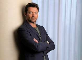 Картинка мужчины hugh+jackman актер chris pizzello фотограф пиджак hugh jackman хью джекман