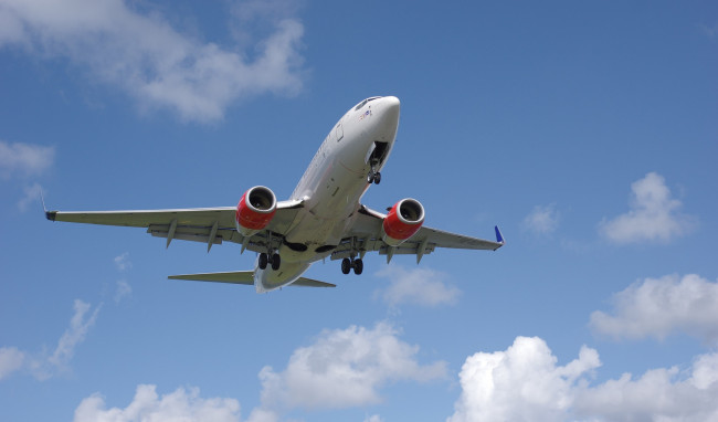 Обои картинки фото on short final, авиация, пассажирские самолёты, полет, авиалайнер, посадка