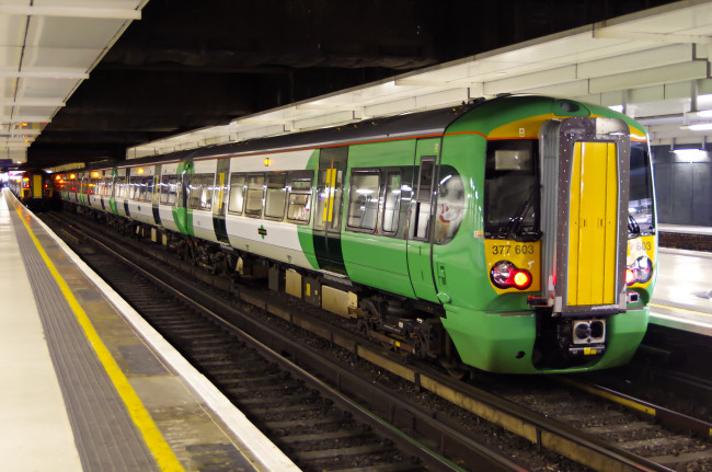 Обои картинки фото техника, метро, состав, дорога, рельсы, локомотив, железная