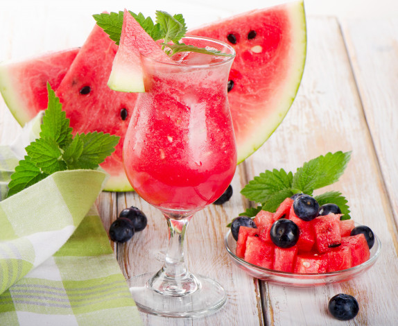 Обои картинки фото еда, арбуз, черника, stemware, blueberries, ягоды, сок, juice, watermelons, мята
