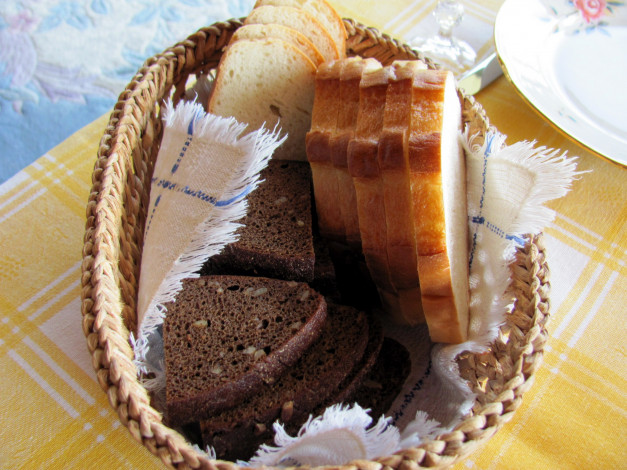 Обои картинки фото еда, хлеб,  выпечка, ломтики, батон