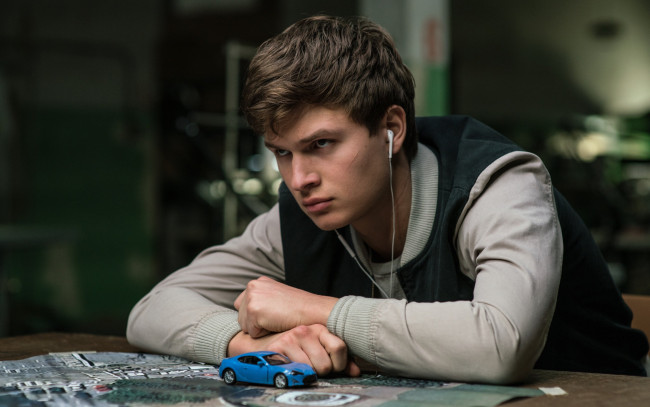 Обои картинки фото мужчины, ansel elgort, энсел, элгорт, парень, взгляд, baby, driver, малыш, на, драйве, наушники, ansel, elgort
