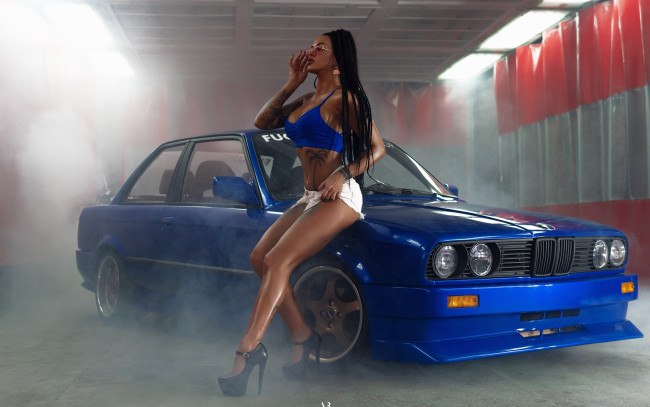 Обои картинки фото автомобили, -авто с девушками, девушка, взгляд, фон, автомобиль