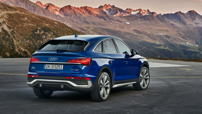 Обои картинки фото audi q5 sportback 2021, автомобили, audi, новый, стильный, внедорожник, q5, sportback, 2021, вид, сзади