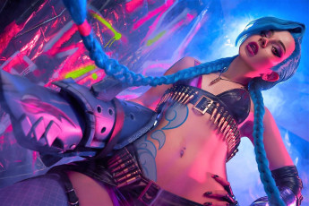 Картинка девушки ангелина+ситало+ alcololi образ джинкс косы оружие