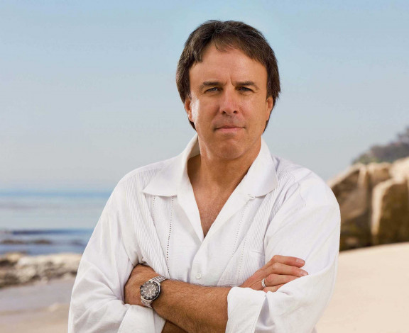 Обои картинки фото кино фильмы, weeds, мужчина, рубашка, часы, побережье