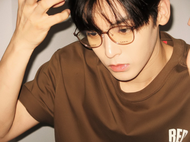 Обои картинки фото мужчины, hou ming hao, актер, очки, футболка