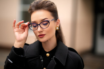 Картинка девушка+-+girl девушки -+лица +портреты девушка женщина шатенка темноволосая сексуальная модель звезда позирует разная обувь верхняя стильная одежда нижнее эротическое бельё трусы лифчик колготки чулки аксессуары макияж и множество элементов на фотографии