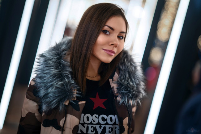 Обои картинки фото девушка - girl, девушки, - лица,  портреты, девушка, женщина, шатенка, темноволосая, сексуальная, модель, звезда, позирует, разная, обувь, верхняя, стильная, одежда, нижнее, эротическое, бельё, трусы, лифчик, колготки, чулки, аксессуары, макияж, и, множество, элементов, на, фотографии