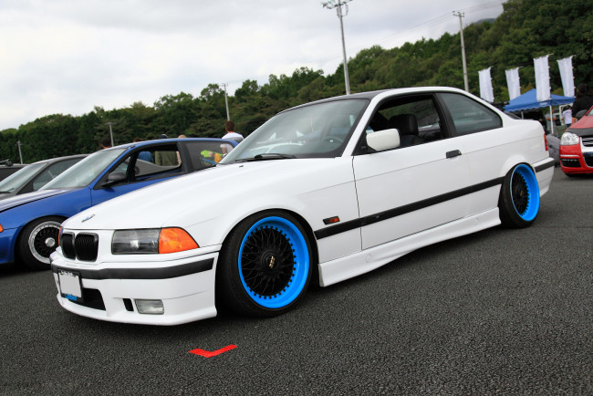 Обои картинки фото автомобили, выставки, уличные, фото, bmw