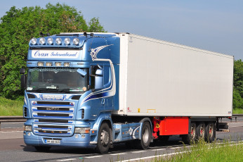 Картинка автомобили scania+ выставка улица тяжелый грузовик седельный тягач