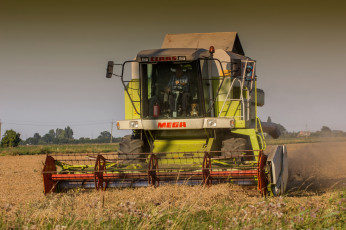 Картинка техника комбайны комбайн поле