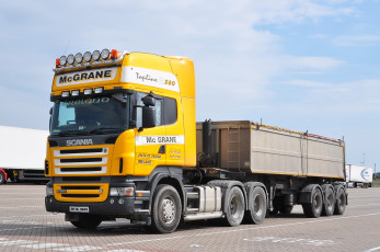 обоя автомобили, scania , выставка, улица, тяжелый, грузовик, седельный, тягач