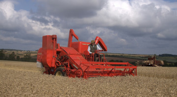 Картинка техника комбайны поле комбайн