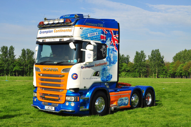 Обои картинки фото автомобили, scania , выставка, улица, тяжелый, грузовик, седельный, тягач