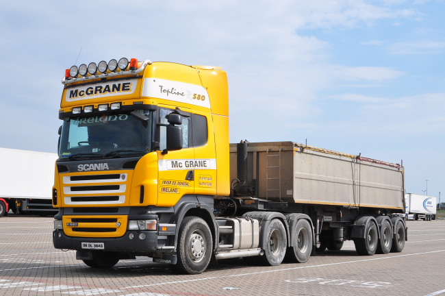 Обои картинки фото автомобили, scania , выставка, улица, тяжелый, грузовик, седельный, тягач