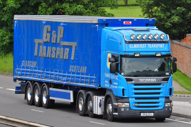 Обои картинки фото автомобили, scania , выставка, улица, тяжелый, грузовик, седельный, тягач