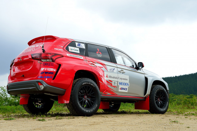 Обои картинки фото автомобили, mitsubishi, outlander, car, race, baja, phev, 2015г